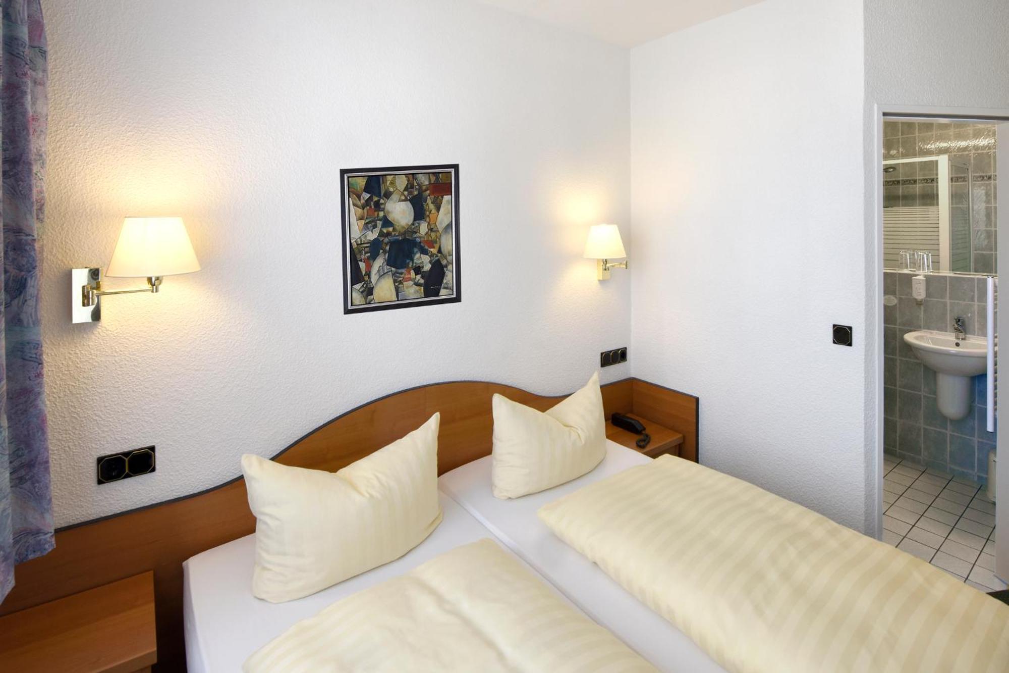 Eisenhüttenstadt Lat Hotel & Apartmenthaus Berlin מראה חיצוני תמונה